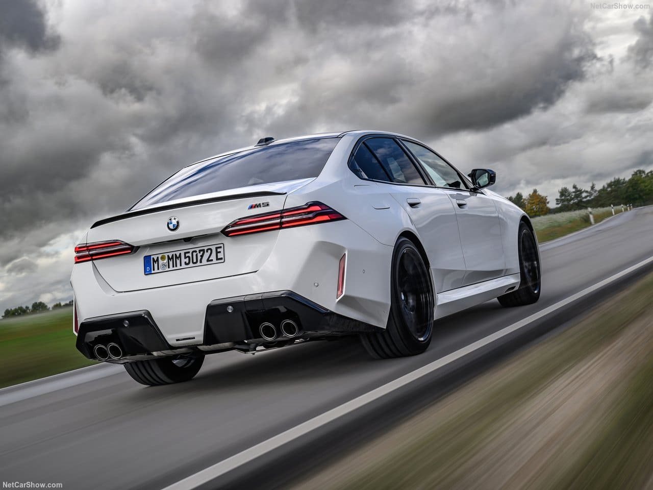 2025 - BMW M5 SEDAN ALPIN WHITE, foto 33