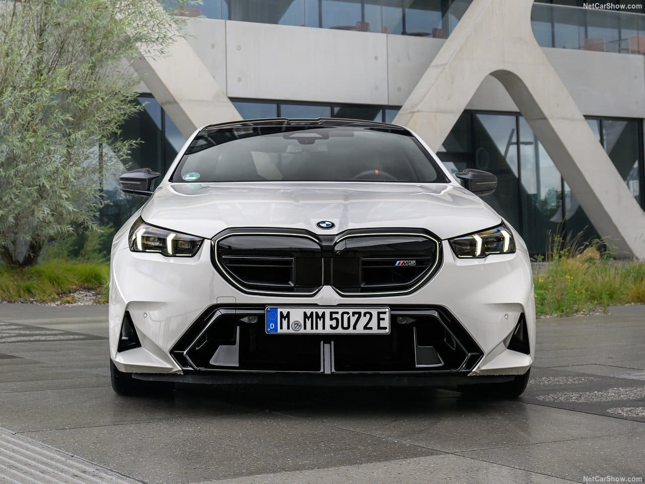 2025 - BMW M5 SEDAN ALPIN WHITE, foto 35