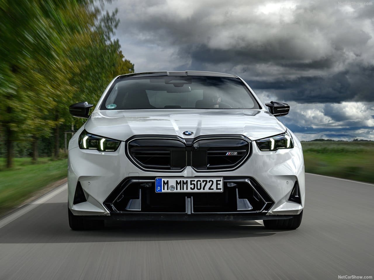 2025 - BMW M5 SEDAN ALPIN WHITE, foto 36