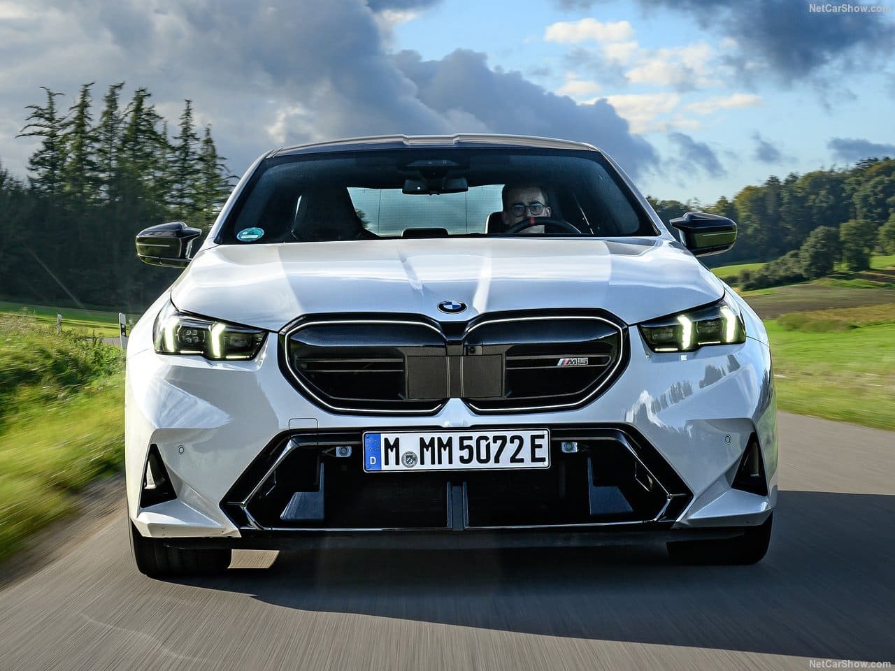 2025 - BMW M5 SEDAN ALPIN WHITE, foto 37