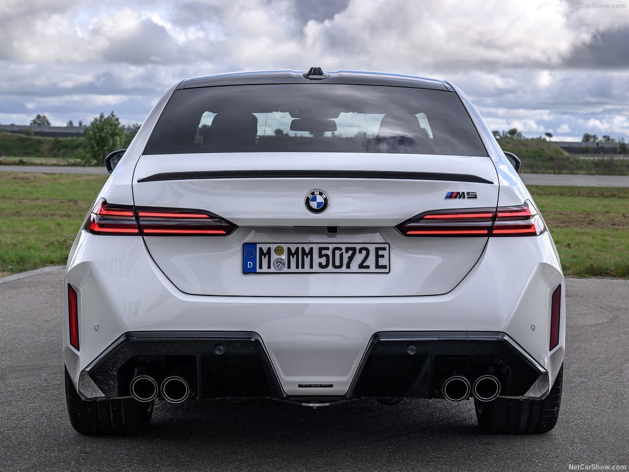 2025 - BMW M5 SEDAN ALPIN WHITE, foto 40