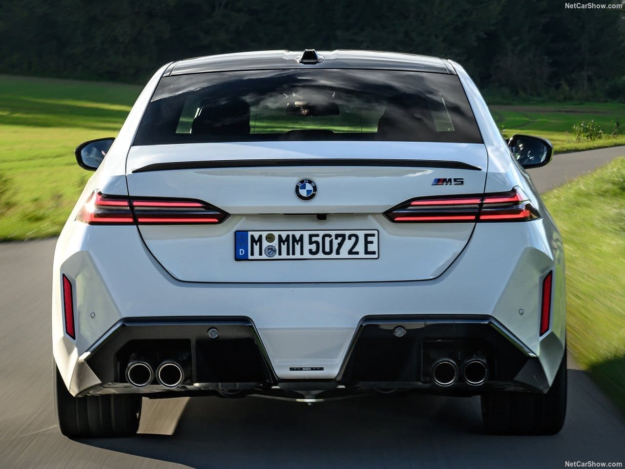 2025 - BMW M5 SEDAN ALPIN WHITE, foto 41