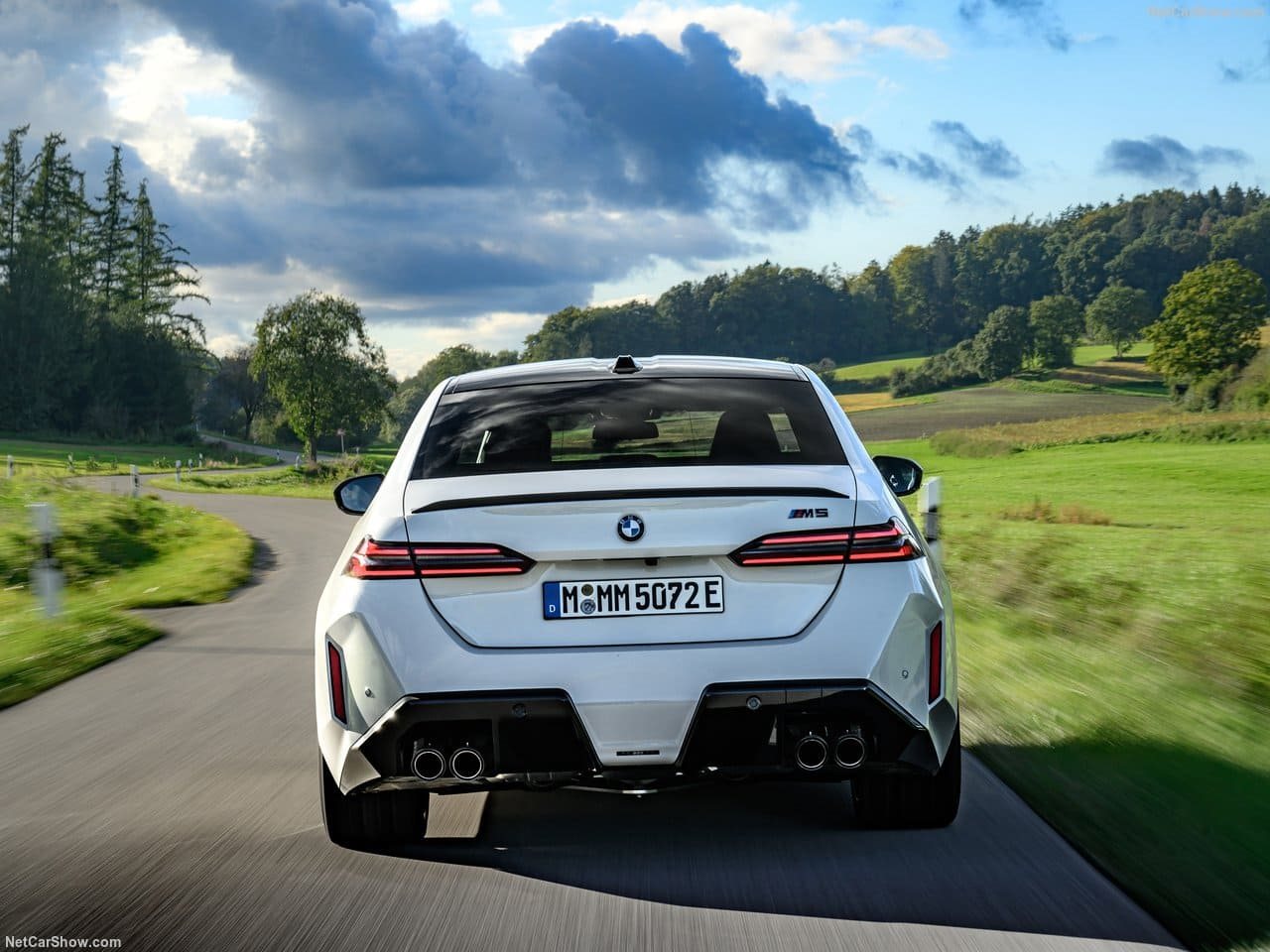 2025 - BMW M5 SEDAN ALPIN WHITE, foto 42