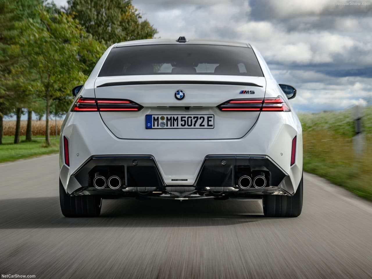 2025 - BMW M5 SEDAN ALPIN WHITE, foto 43