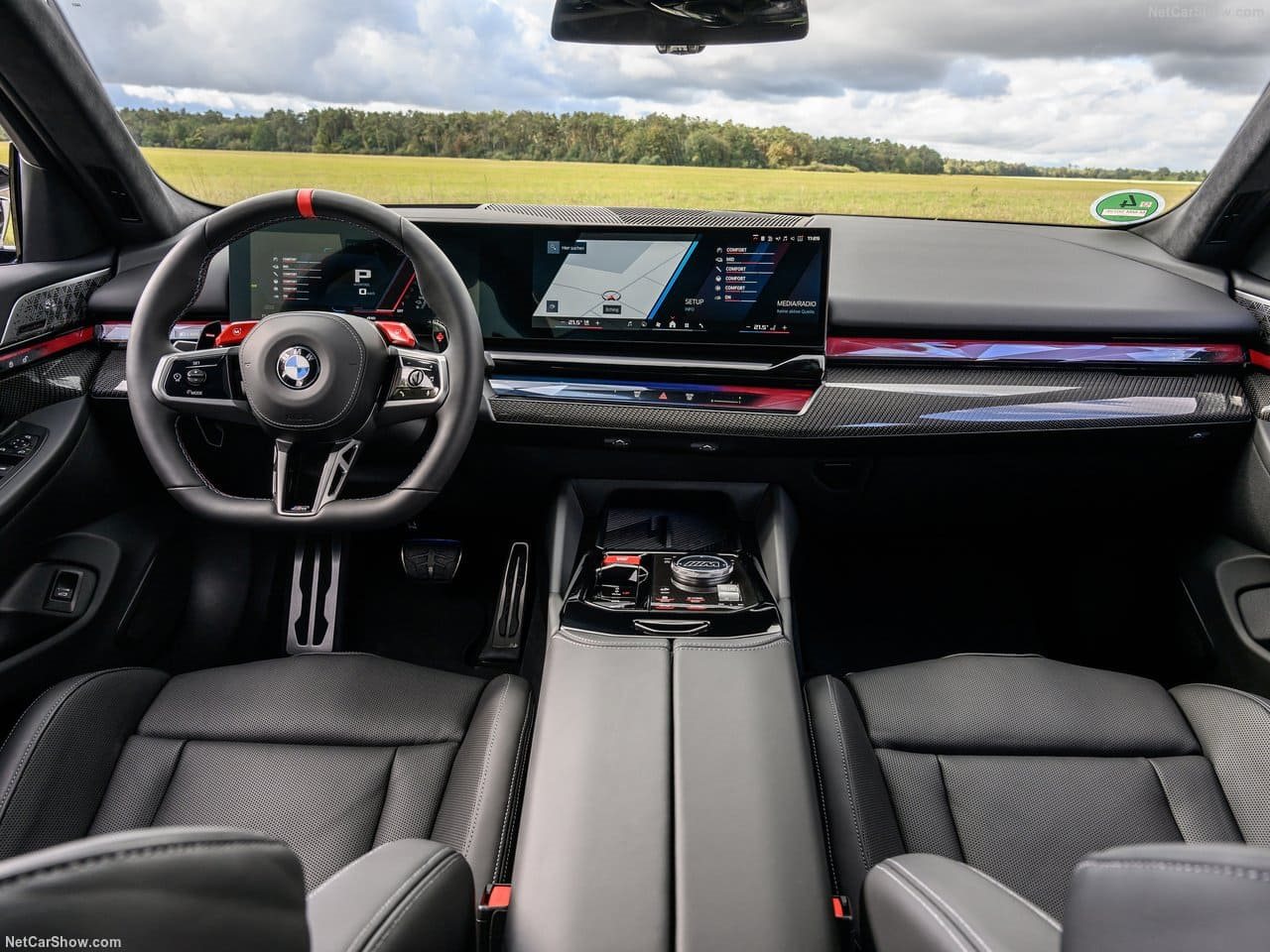 2025 - BMW M5 SEDAN ALPIN WHITE, foto 48