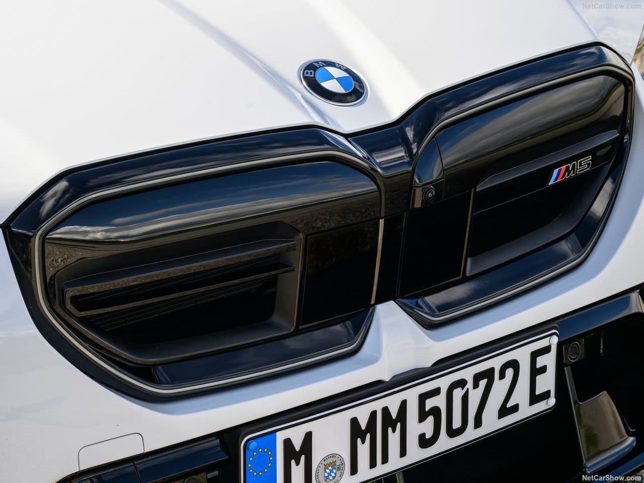 2025 - BMW M5 SEDAN ALPIN WHITE, foto 53
