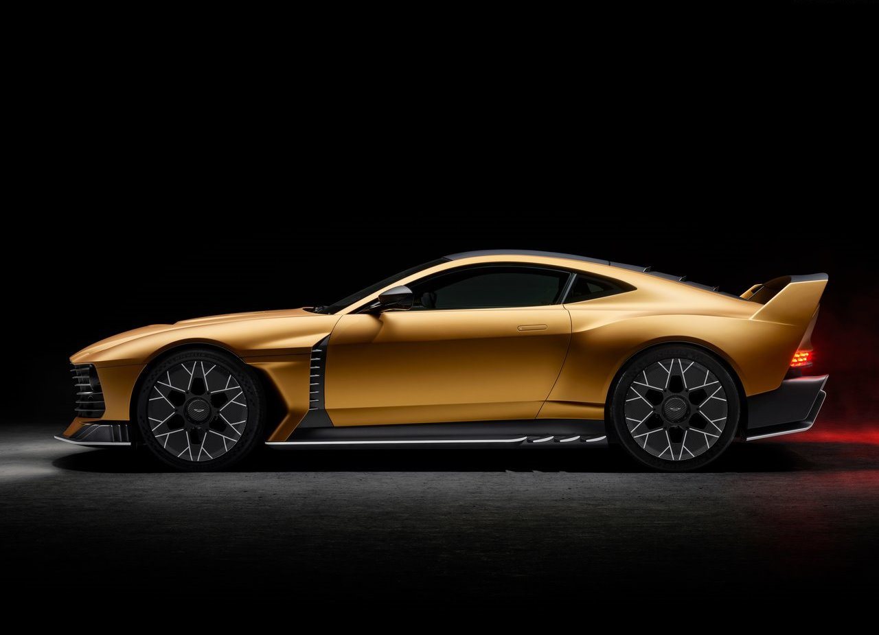 2025 - ASTON MARTIN VALIANT, foto 3