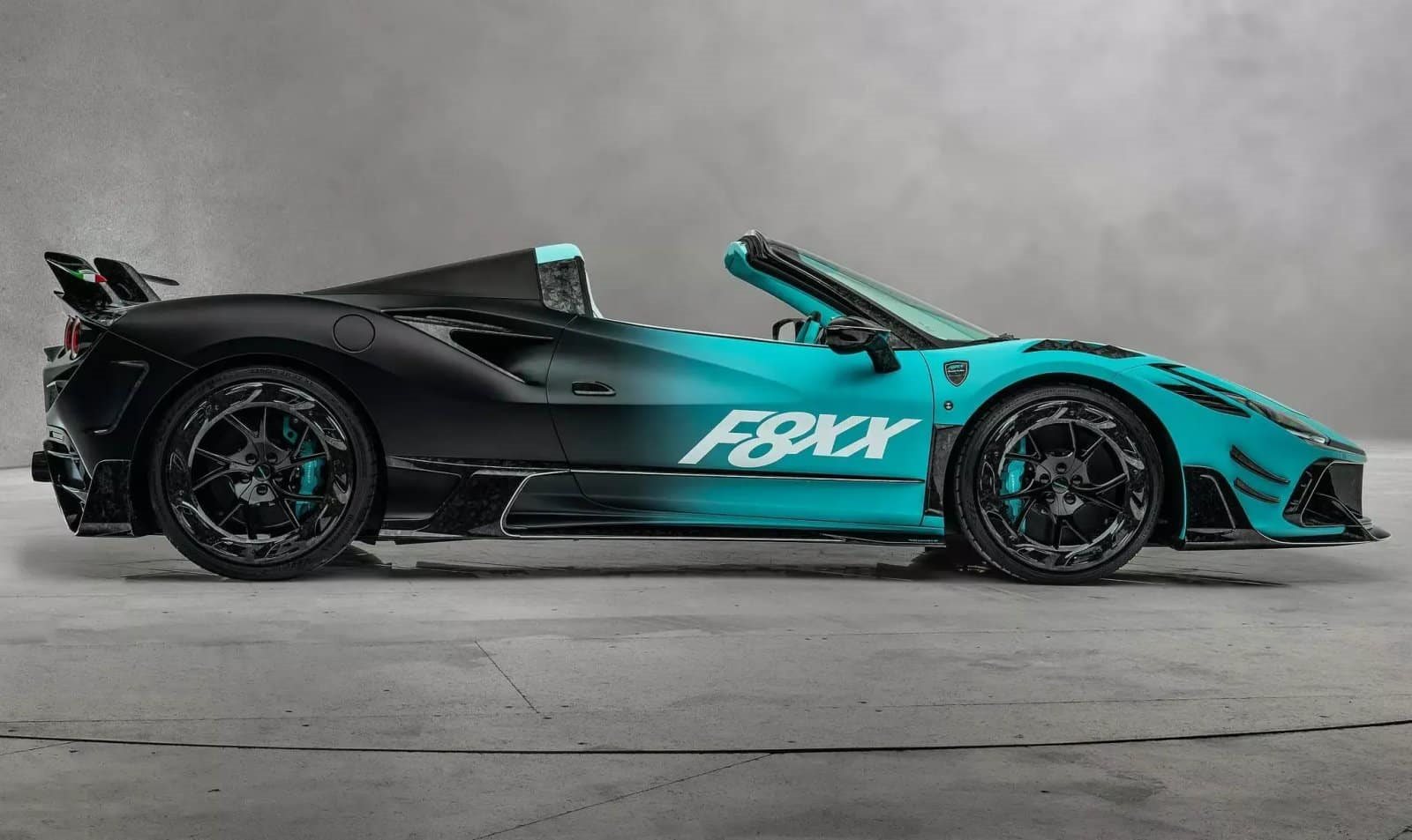 FERRARI F8 TRIBUTO SPIDER F8XX BY MANSORY, foto 3