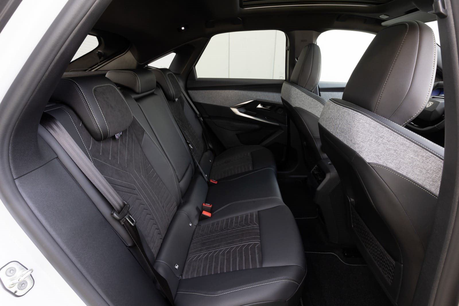 2024 - PEUGEOT E-3008 GT OKENITE WHITE, foto 113