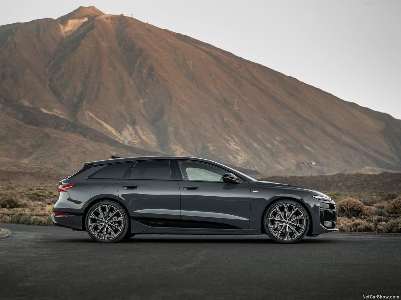 2025 - AUDI A6 AVANT E-TRON, foto 17