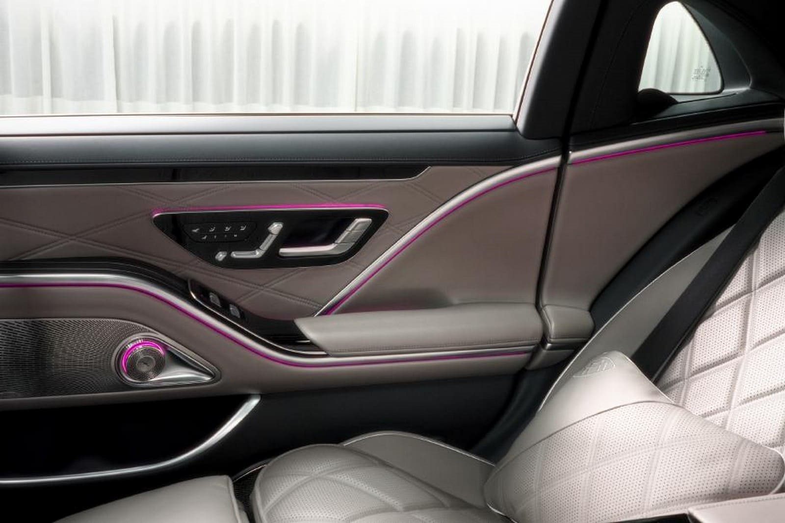2025 - MERCEDES-MAYBACH S 680 EDITION NORDIC GLOW, foto 18