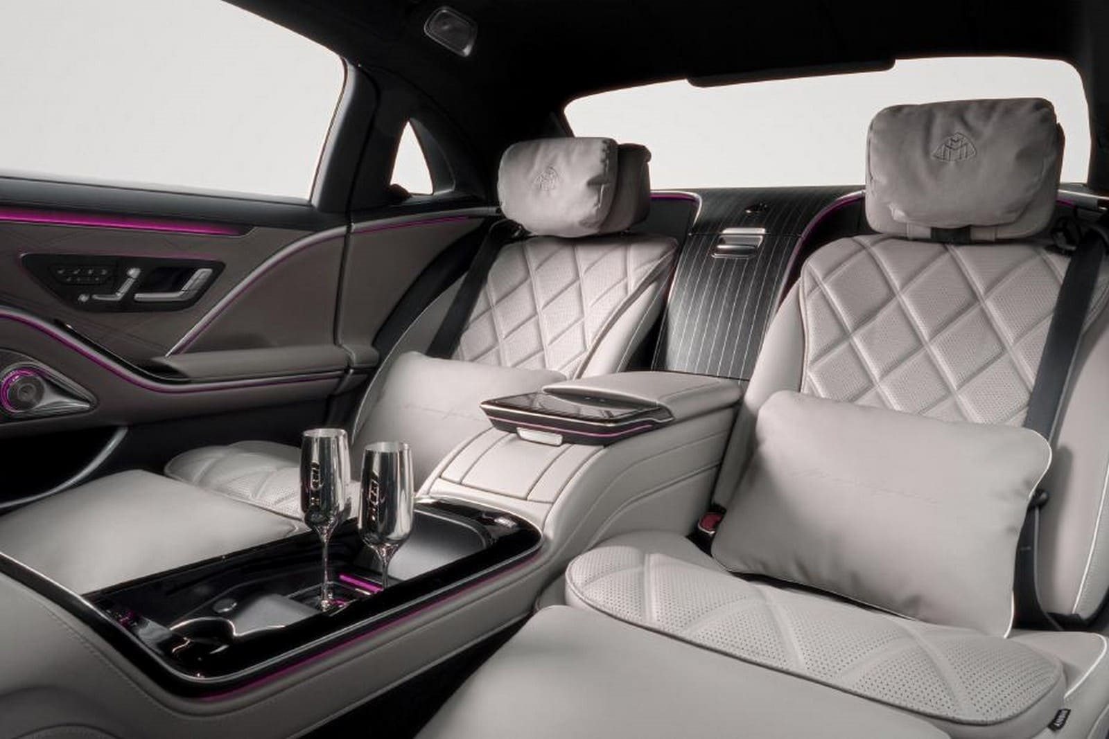 2025 - MERCEDES-MAYBACH S 680 EDITION NORDIC GLOW, foto 19