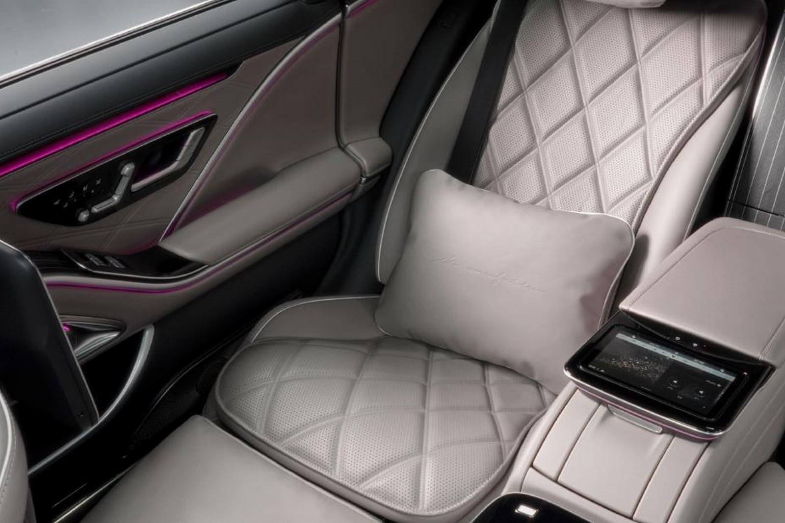 2025 - MERCEDES-MAYBACH S 680 EDITION NORDIC GLOW, foto 22