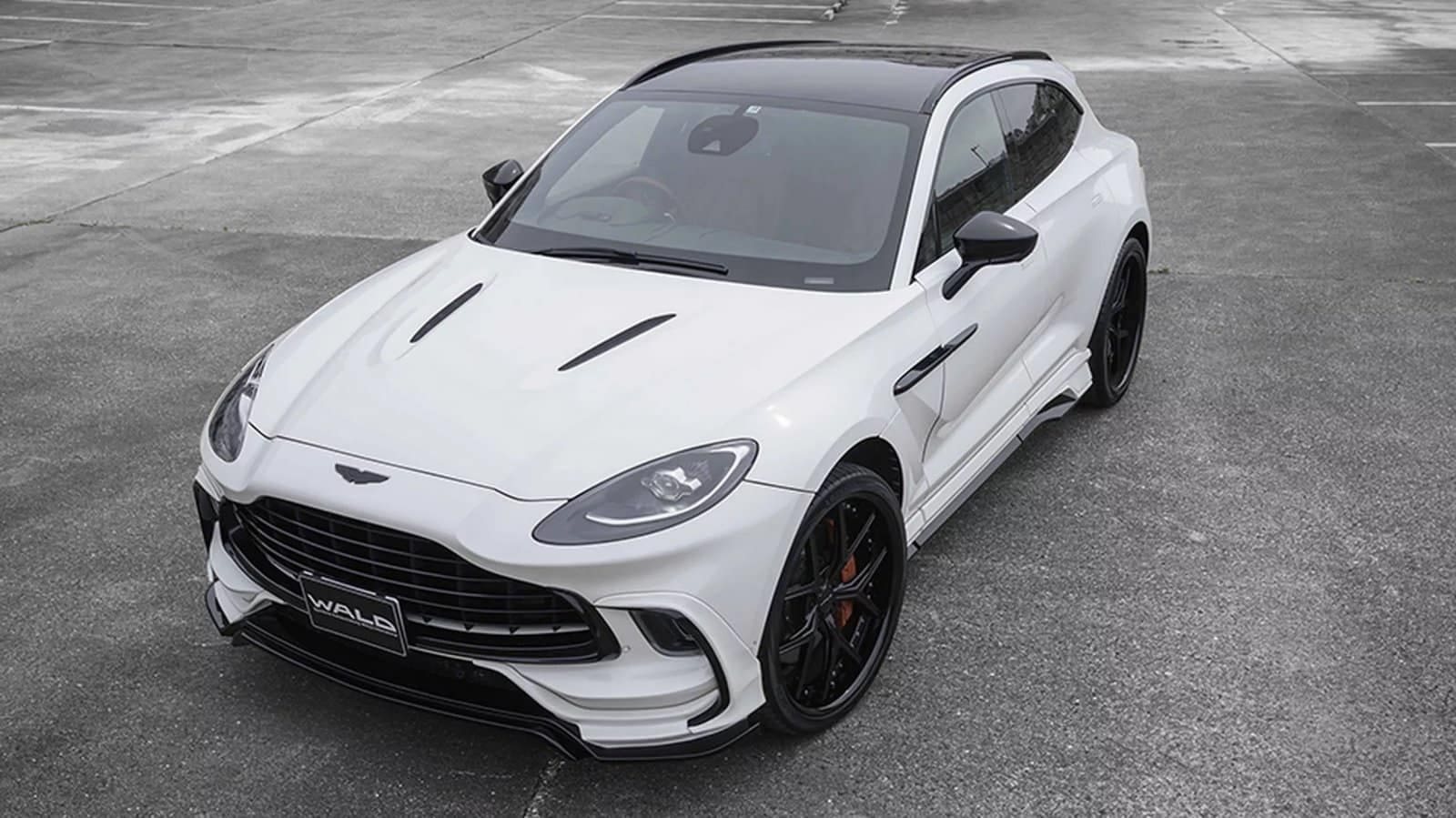 2024 - ASTON MARTIN DBX BLACK BISON BY WALD, foto 5