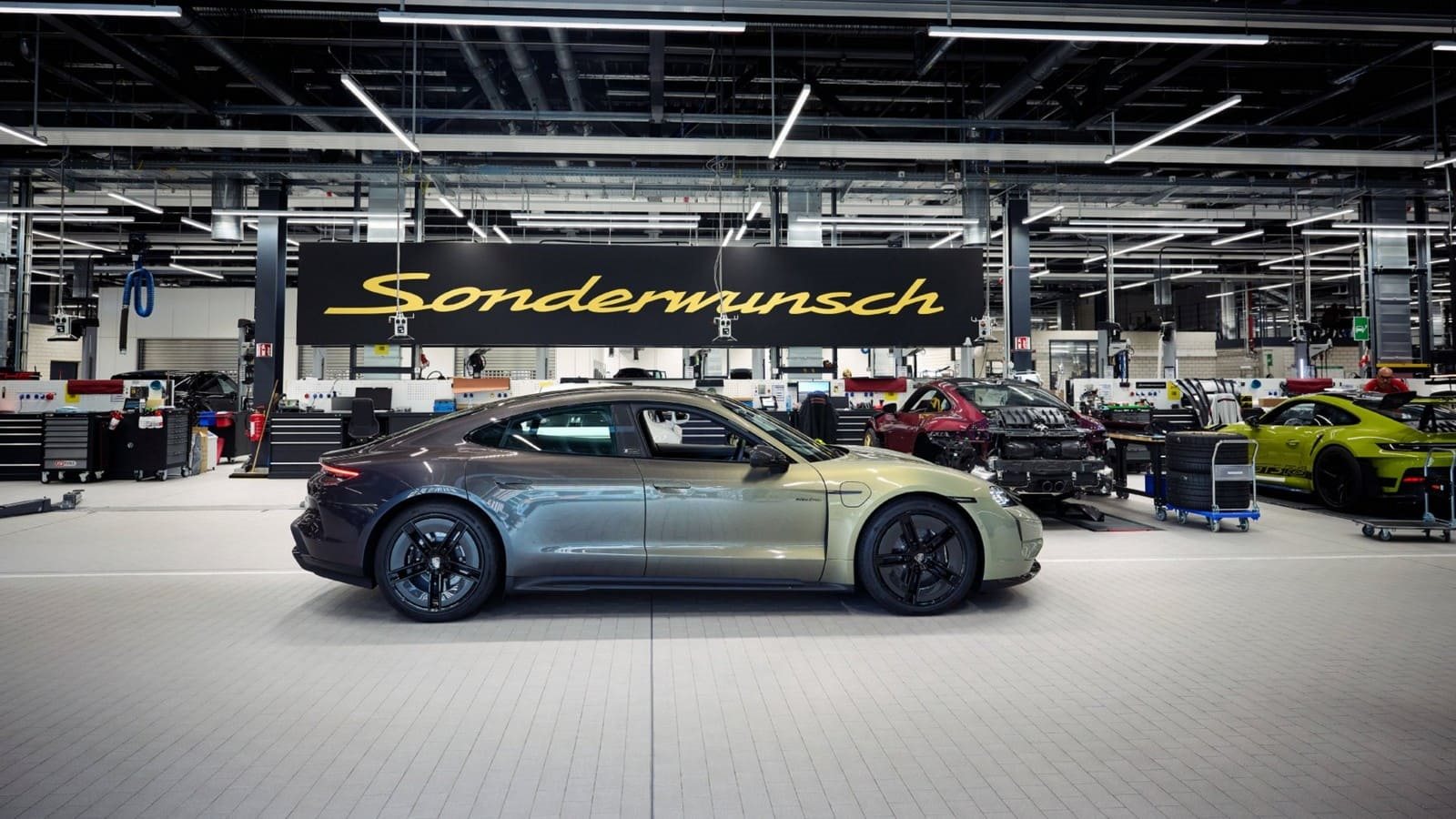 PORSCHE TAYCAN TURBO S CELESTIAL JADE, foto 16