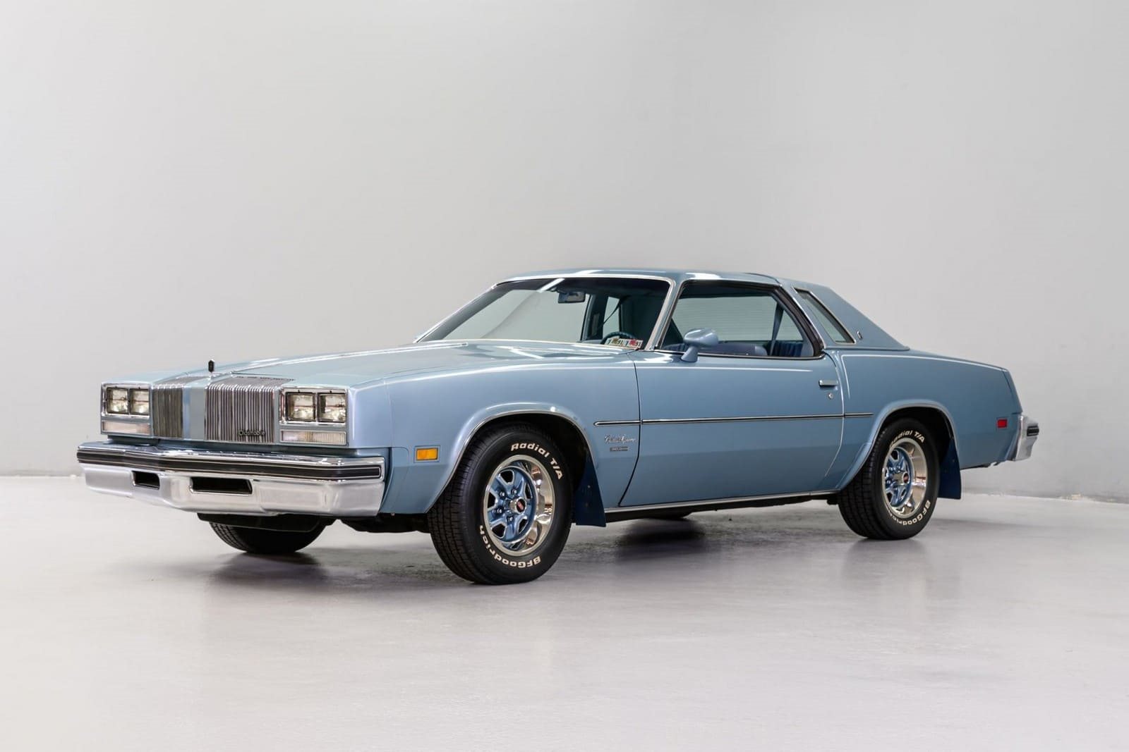 OLDSMOBILE CUTLASS SUPREME BROUGHAM, foto 1