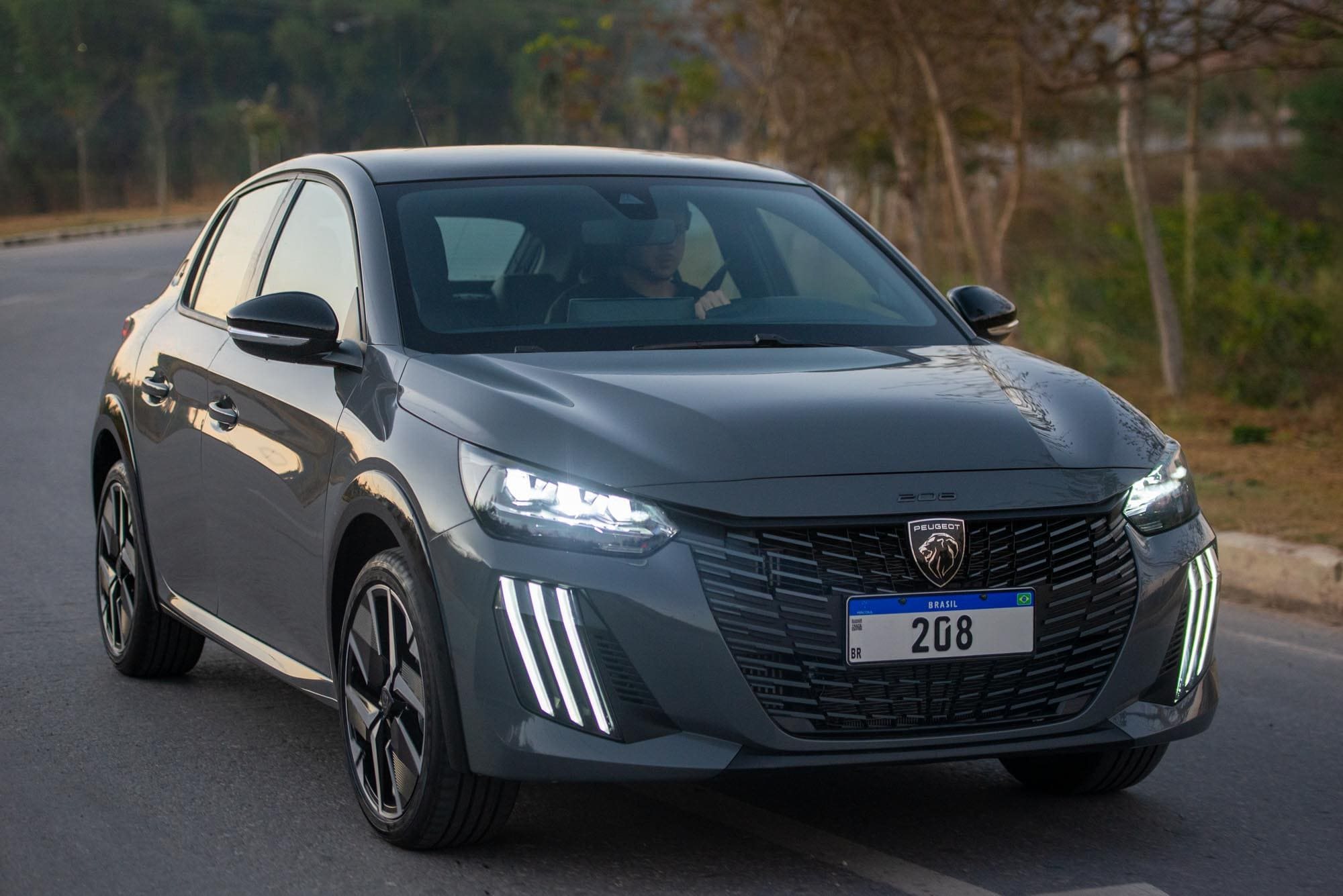 PEUGEOT 208, foto 1