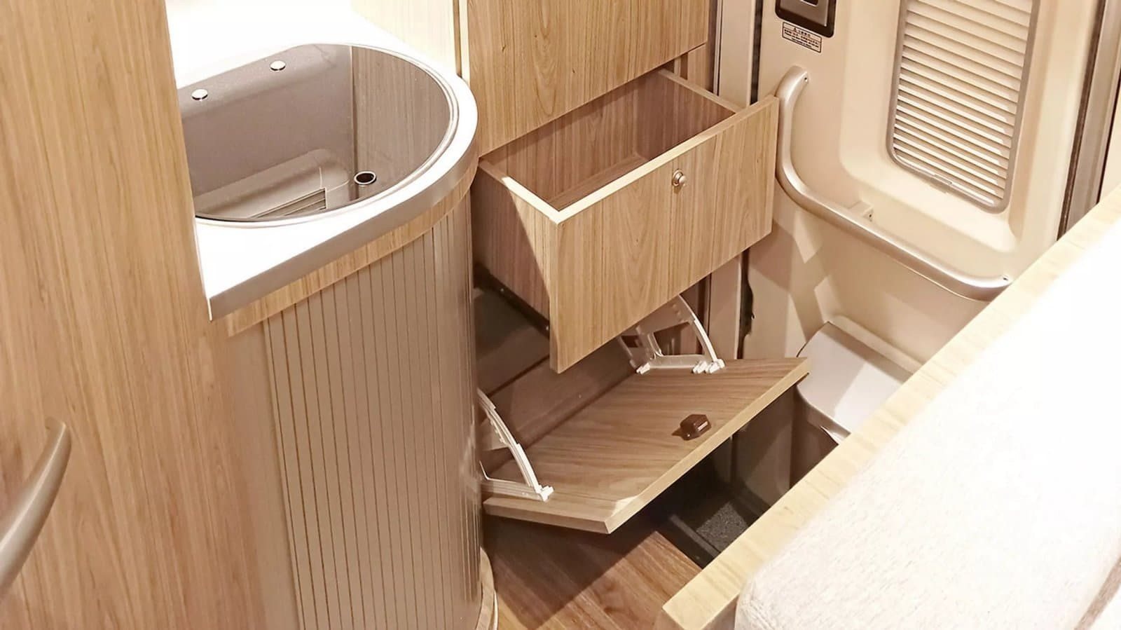 2024 - TOYOTA HILUX CHAMP MOTORHOME BY CARRYBOY, foto 16