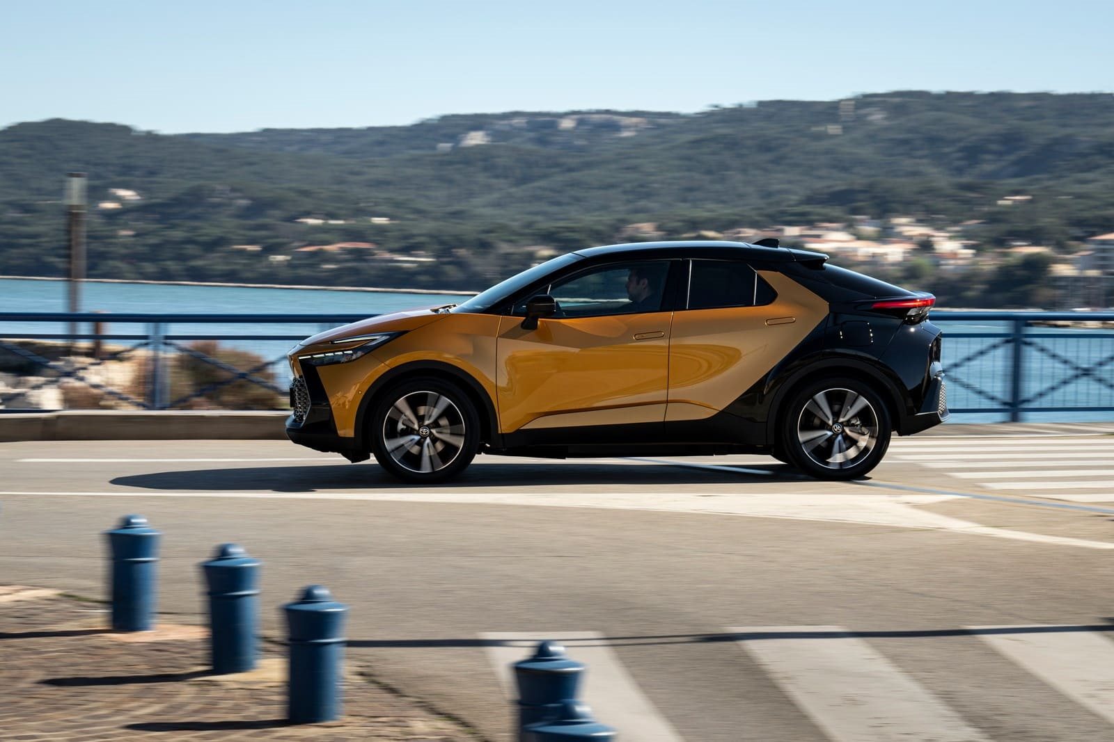 TOYOTA C-HR PLUG-IN HYBRID 220, foto 3