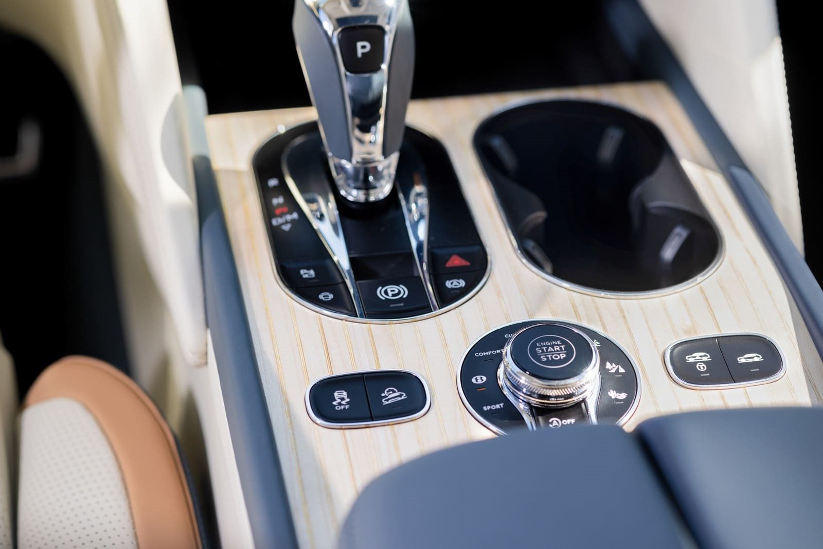 2024 - BENTLEY BENTAYGA EWB AZURE RIVIERA COLLECTION, foto 9