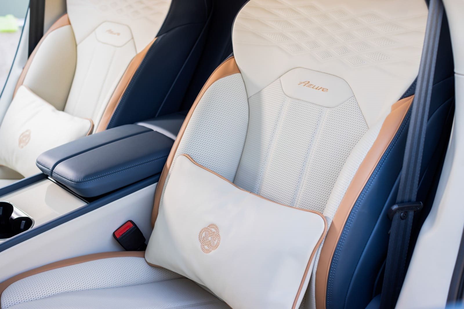 2024 - BENTLEY BENTAYGA EWB AZURE RIVIERA COLLECTION, foto 14