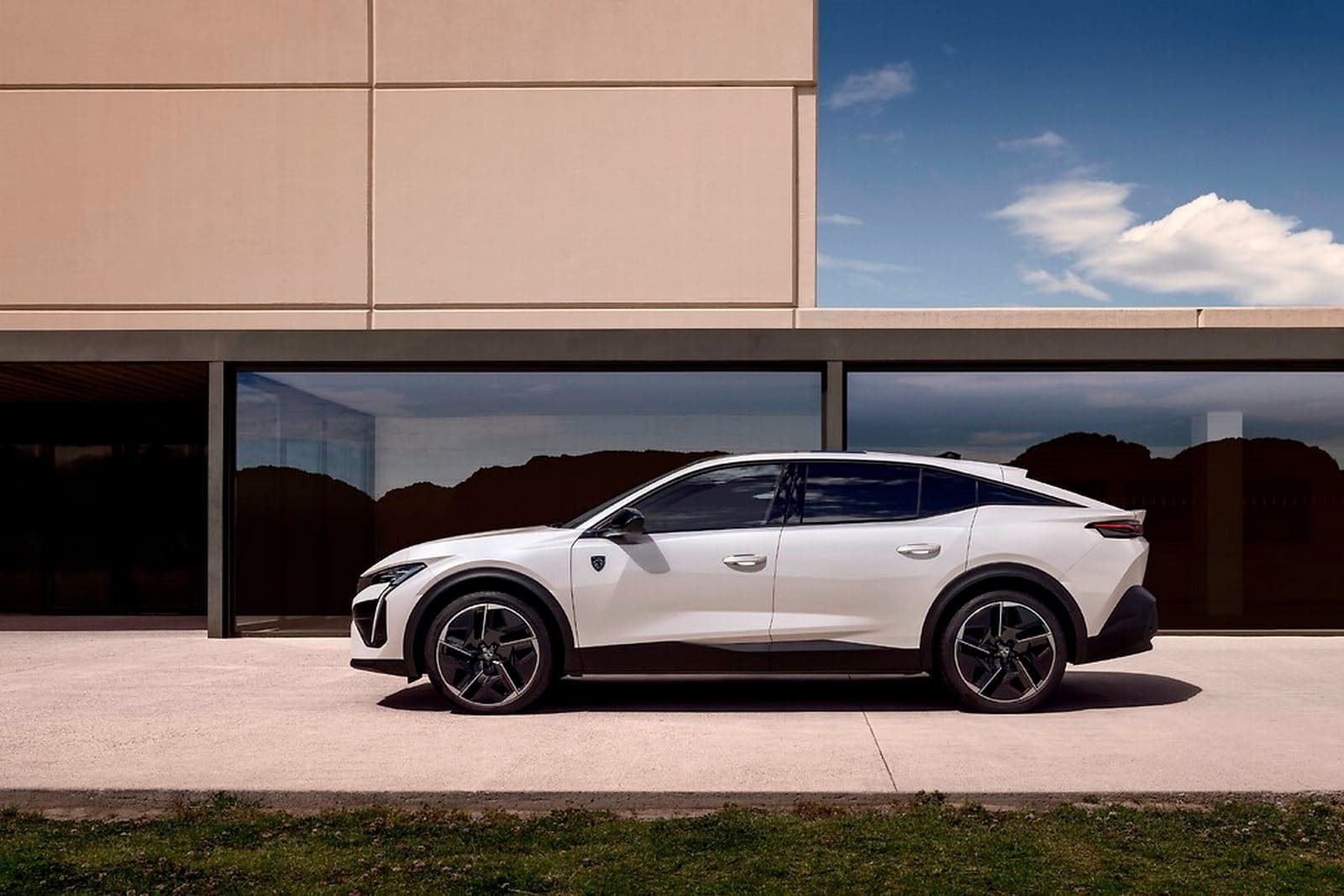 2025 - PEUGEOT E-408, foto 3
