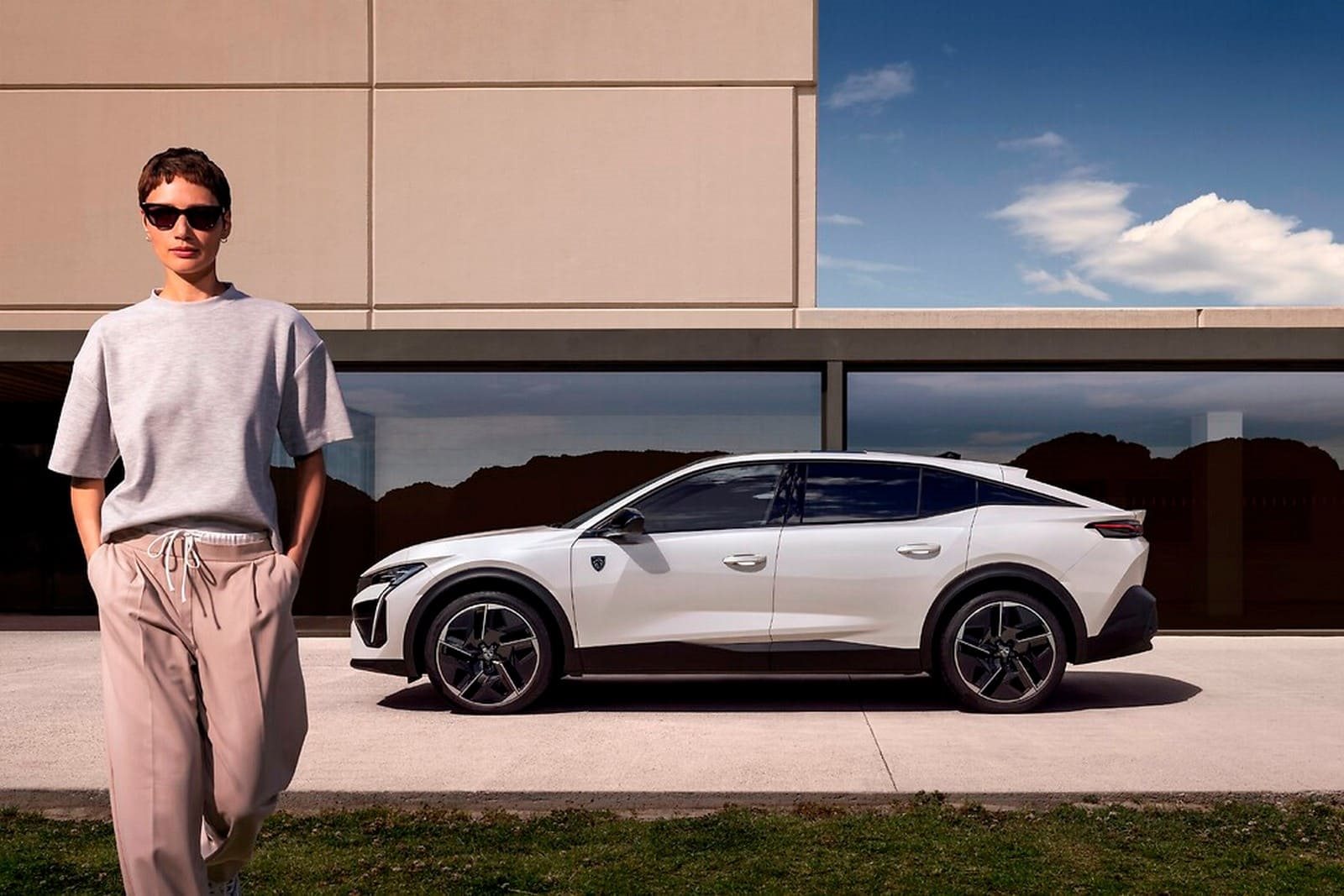 2025 - PEUGEOT E-408, foto 4