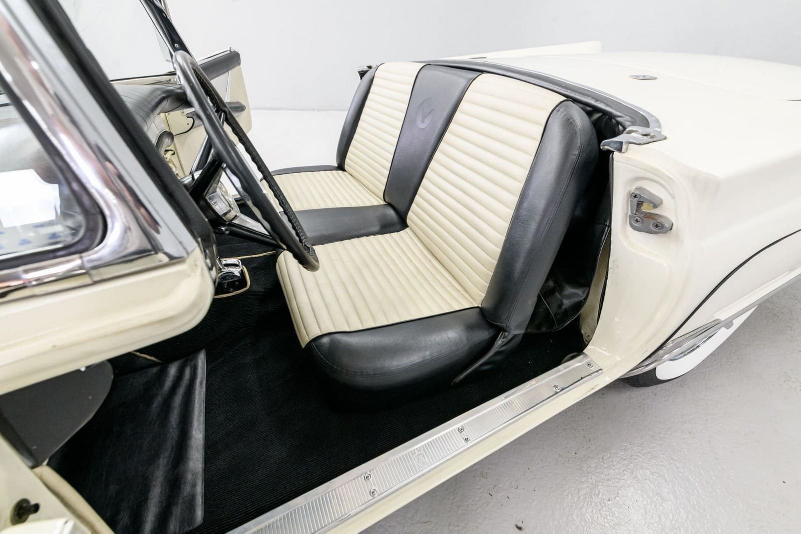1957 - FORD THUNDERBIRD CLASSIC WHITE, foto 30