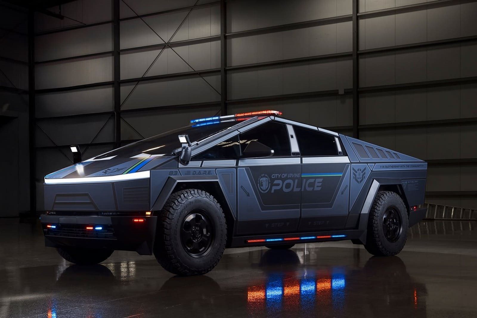 2025 - TESLA CYBERTRUCK IRVINE POLICE, foto 1