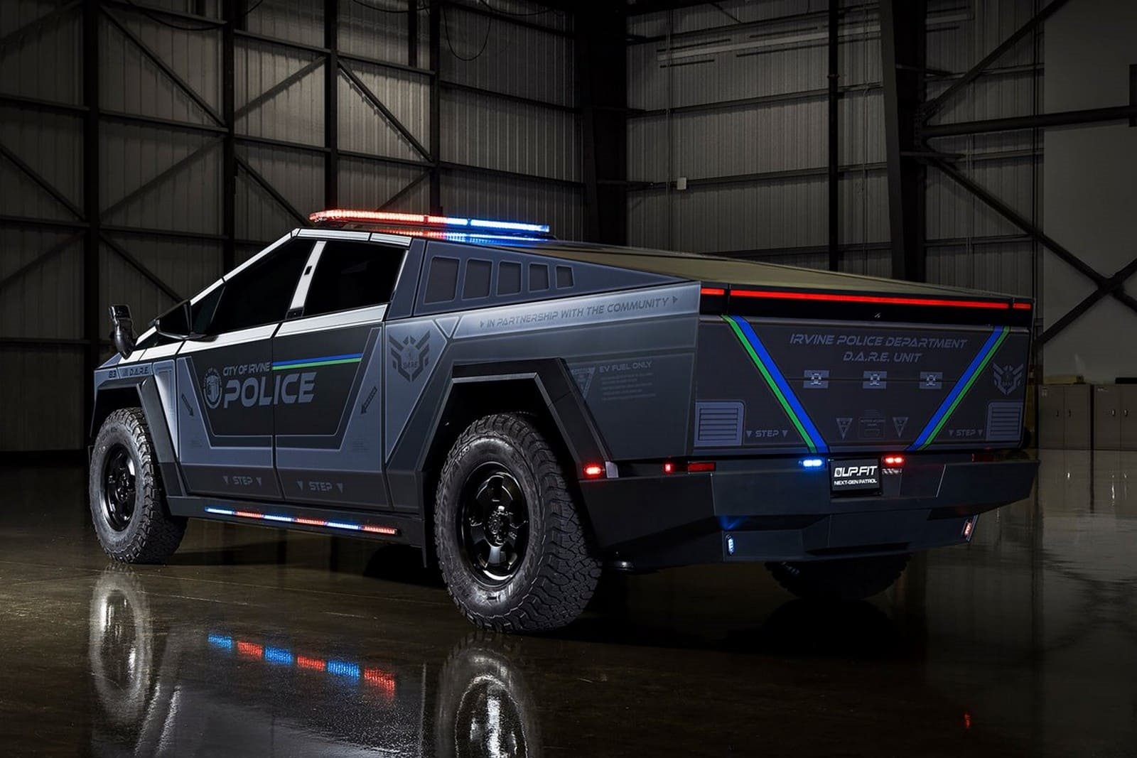 2025 - TESLA CYBERTRUCK IRVINE POLICE, foto 2
