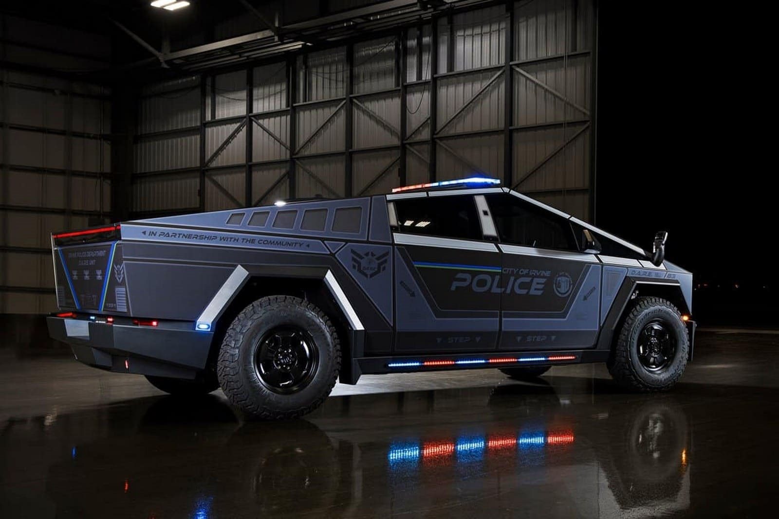 2025 - TESLA CYBERTRUCK IRVINE POLICE, foto 3