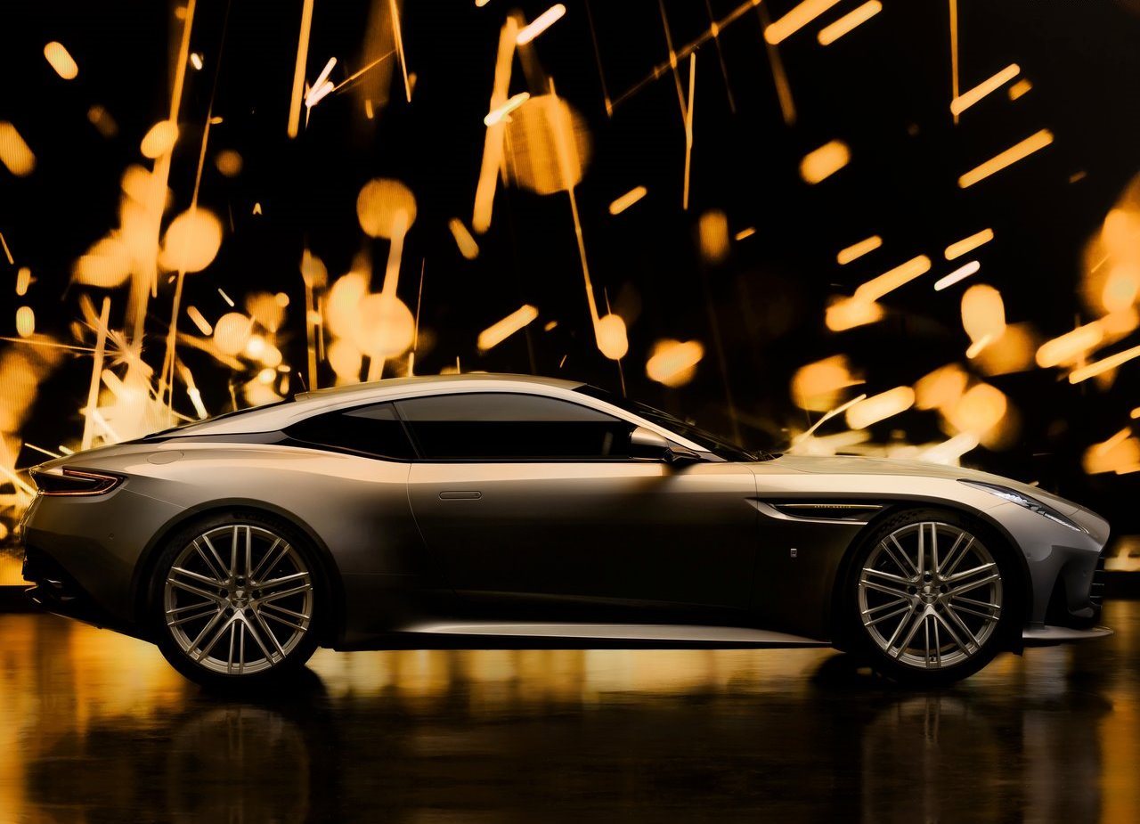 2025 - ASTON MARTIN DB12 GOLDFINGER EDITION, foto 2
