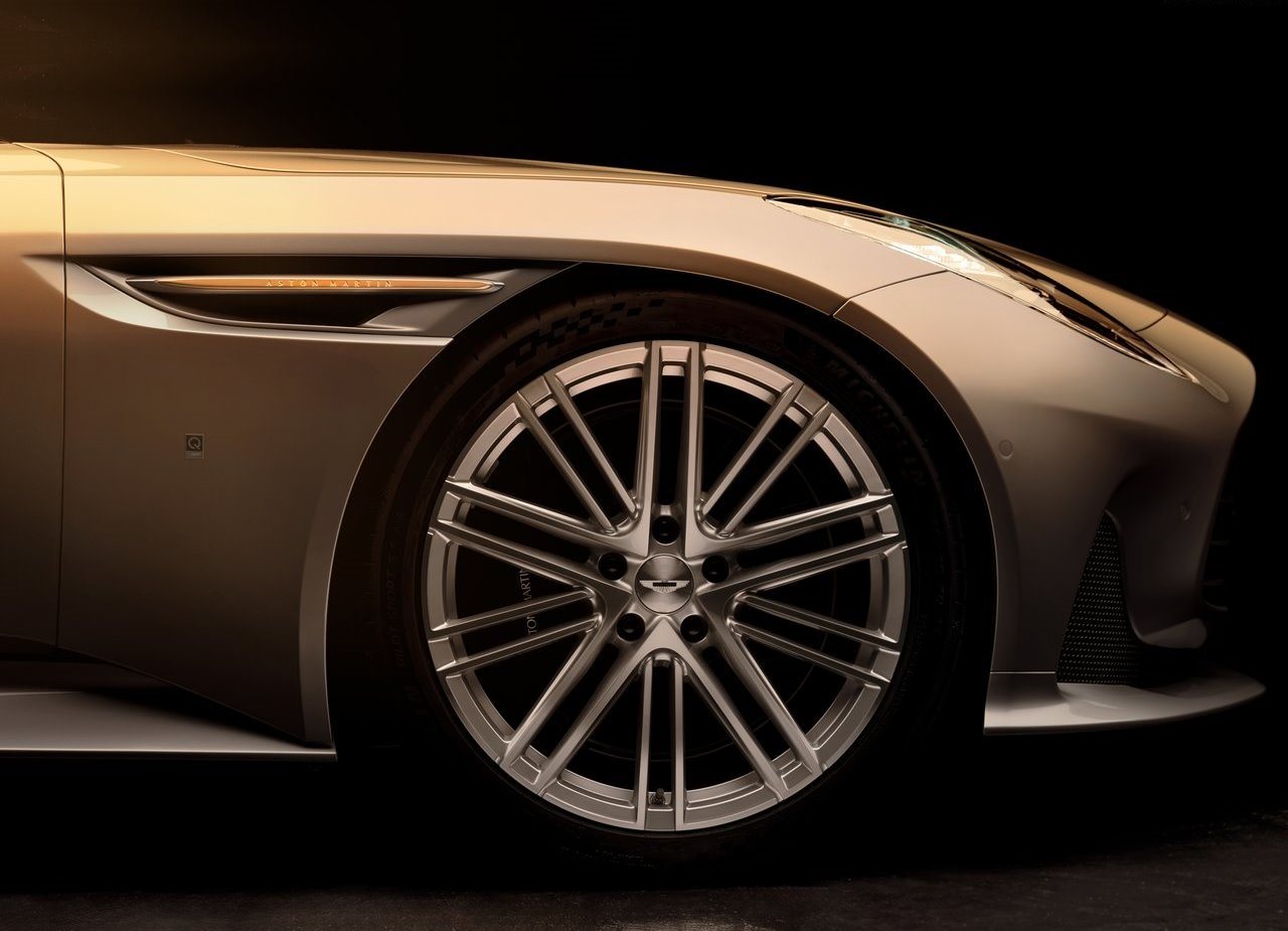 2025 - ASTON MARTIN DB12 GOLDFINGER EDITION, foto 9