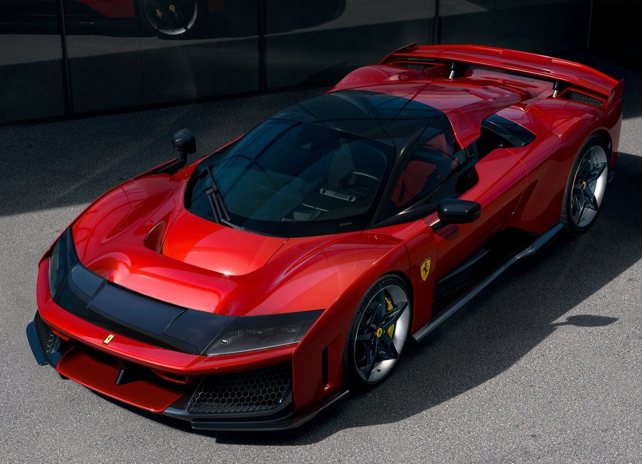 FERRARI F80, foto 1
