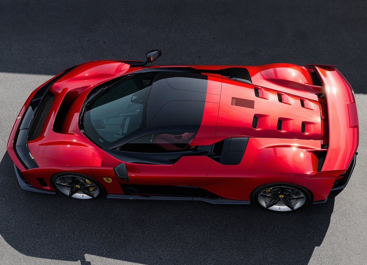 FERRARI F80, foto 3
