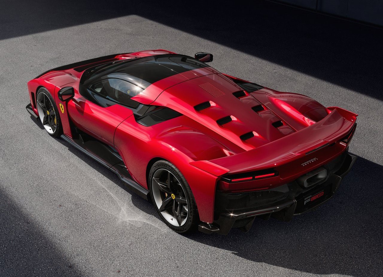 FERRARI F80, foto 4