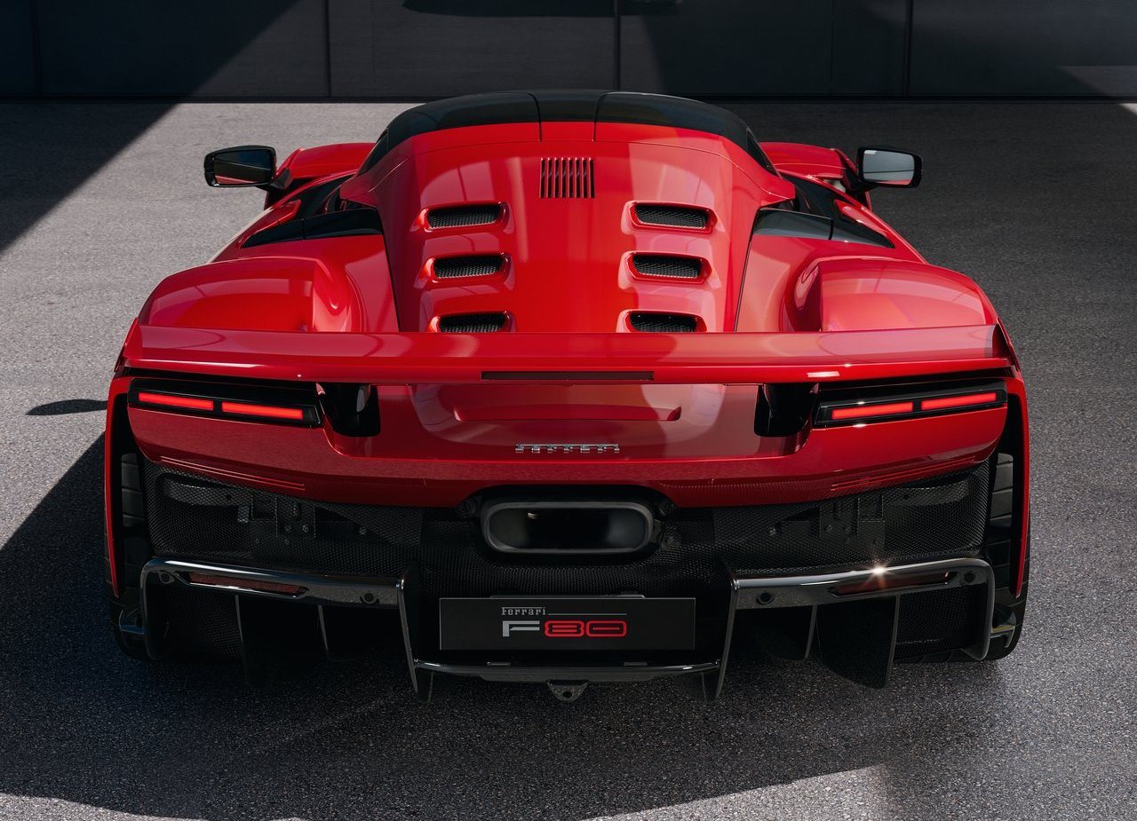 FERRARI F80, foto 6