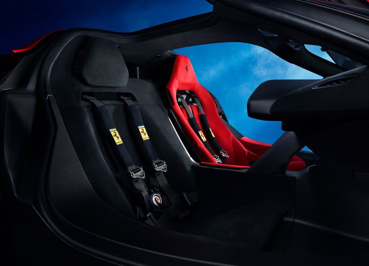 FERRARI F80, foto 16