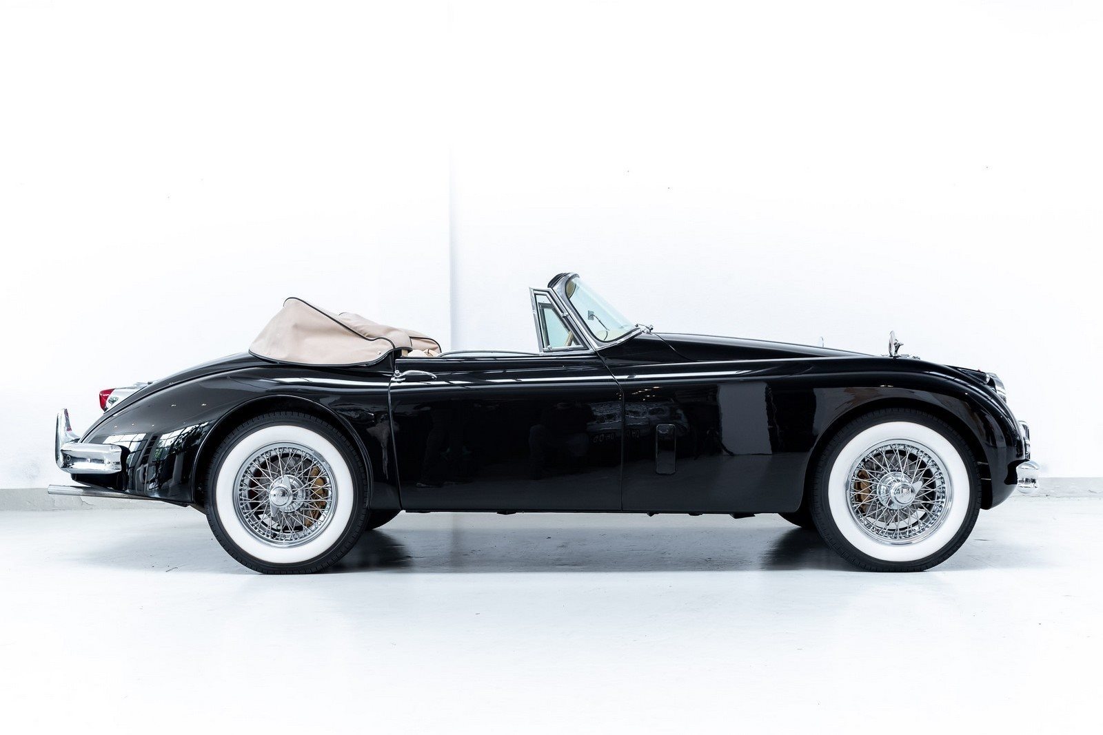 1957 - JAGUAR XK150 ROADSTER BLACK, foto 3