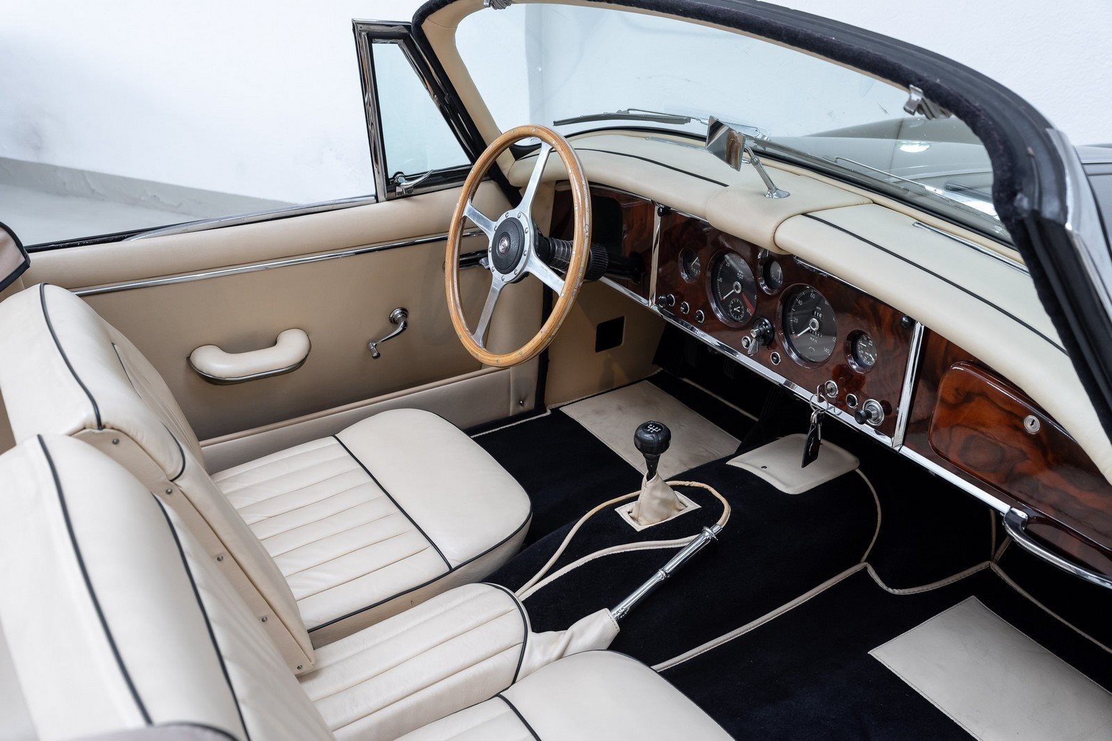 1957 - JAGUAR XK150 ROADSTER BLACK, foto 7