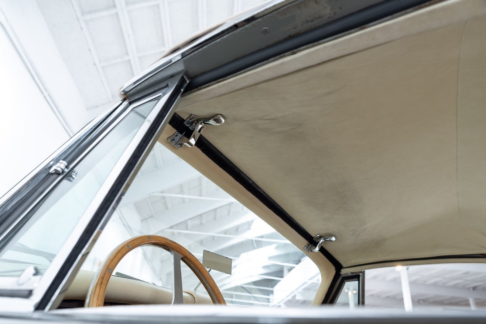 1957 - JAGUAR XK150 ROADSTER BLACK, foto 13