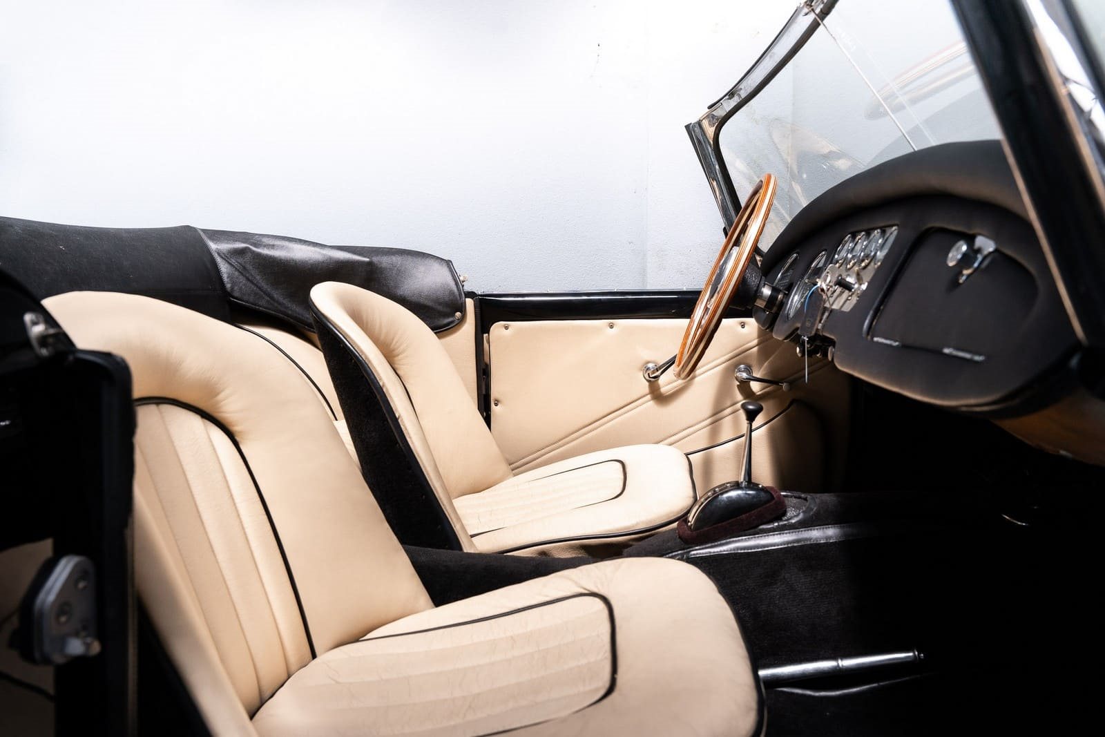 1961 - DAIMLER DART SP250 BLACK, foto 17