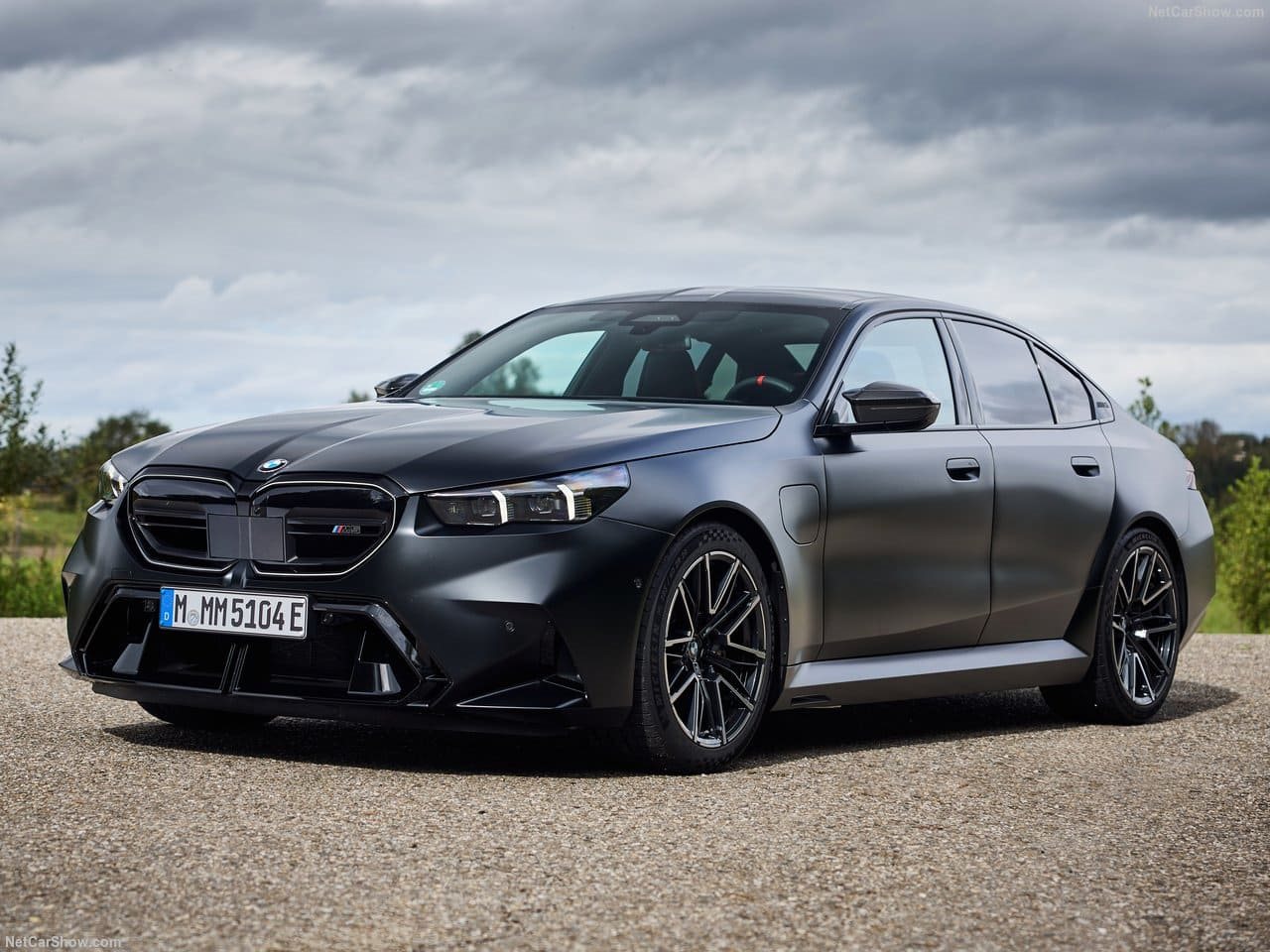2025 - BMW M5 SEDAN FROZEN BLACK, foto 1