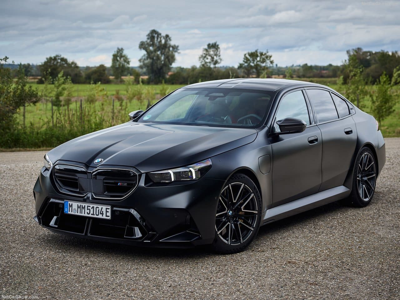 2025 - BMW M5 SEDAN FROZEN BLACK, foto 2