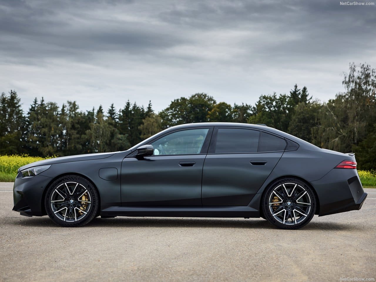 2025 - BMW M5 SEDAN FROZEN BLACK, foto 23