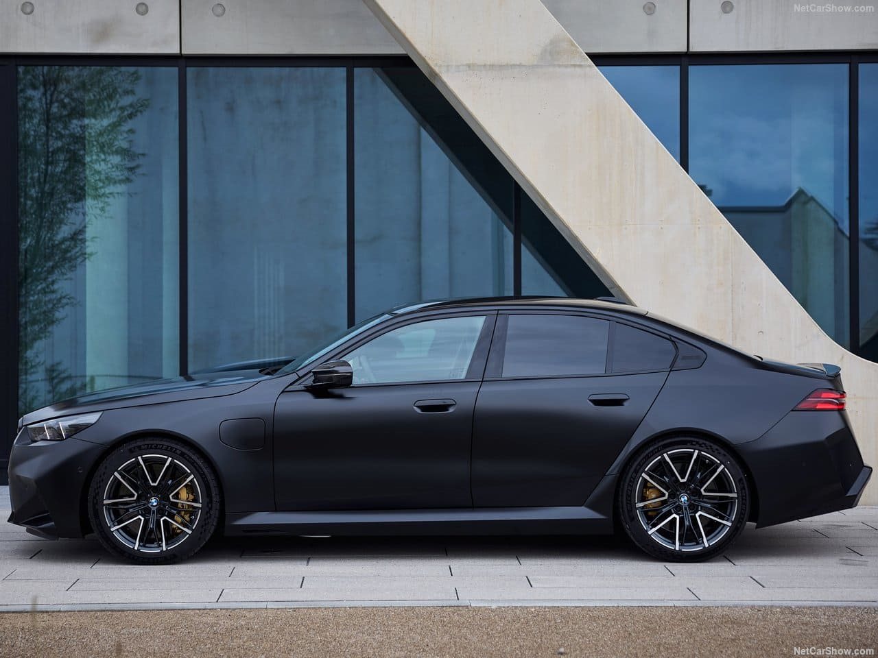2025 - BMW M5 SEDAN FROZEN BLACK, foto 24