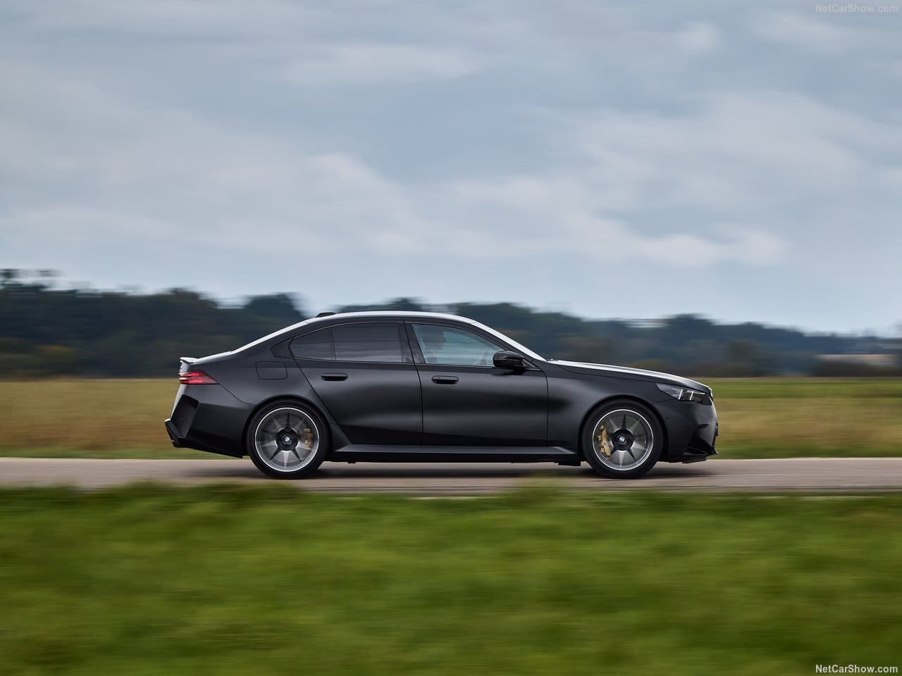 2025 - BMW M5 SEDAN FROZEN BLACK, foto 27
