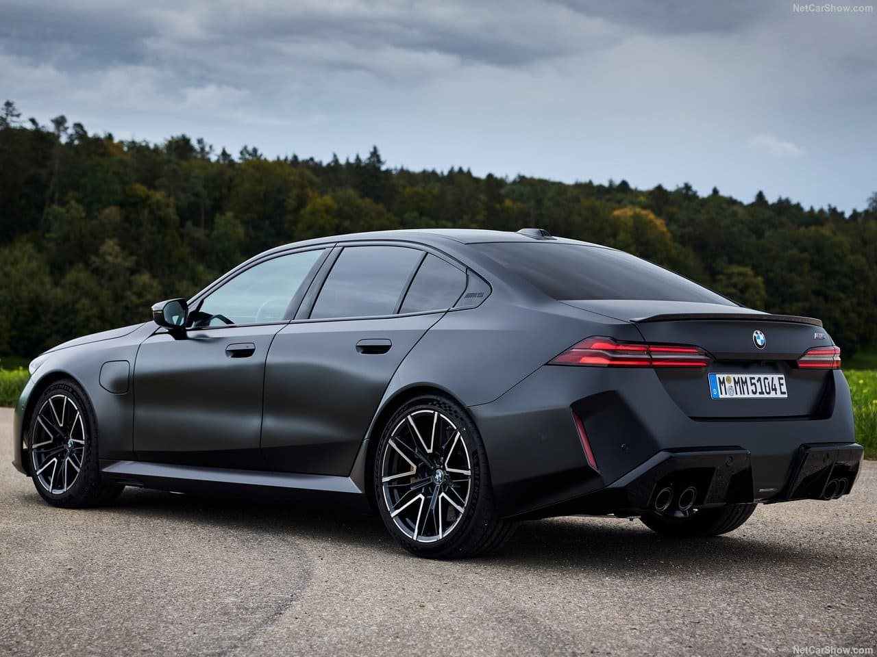 2025 - BMW M5 SEDAN FROZEN BLACK, foto 32