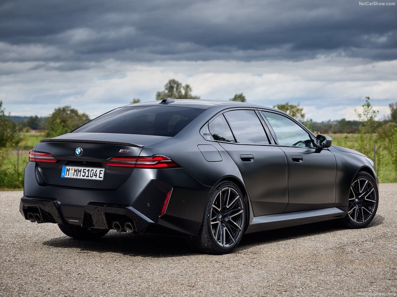 2025 - BMW M5 SEDAN FROZEN BLACK, foto 36