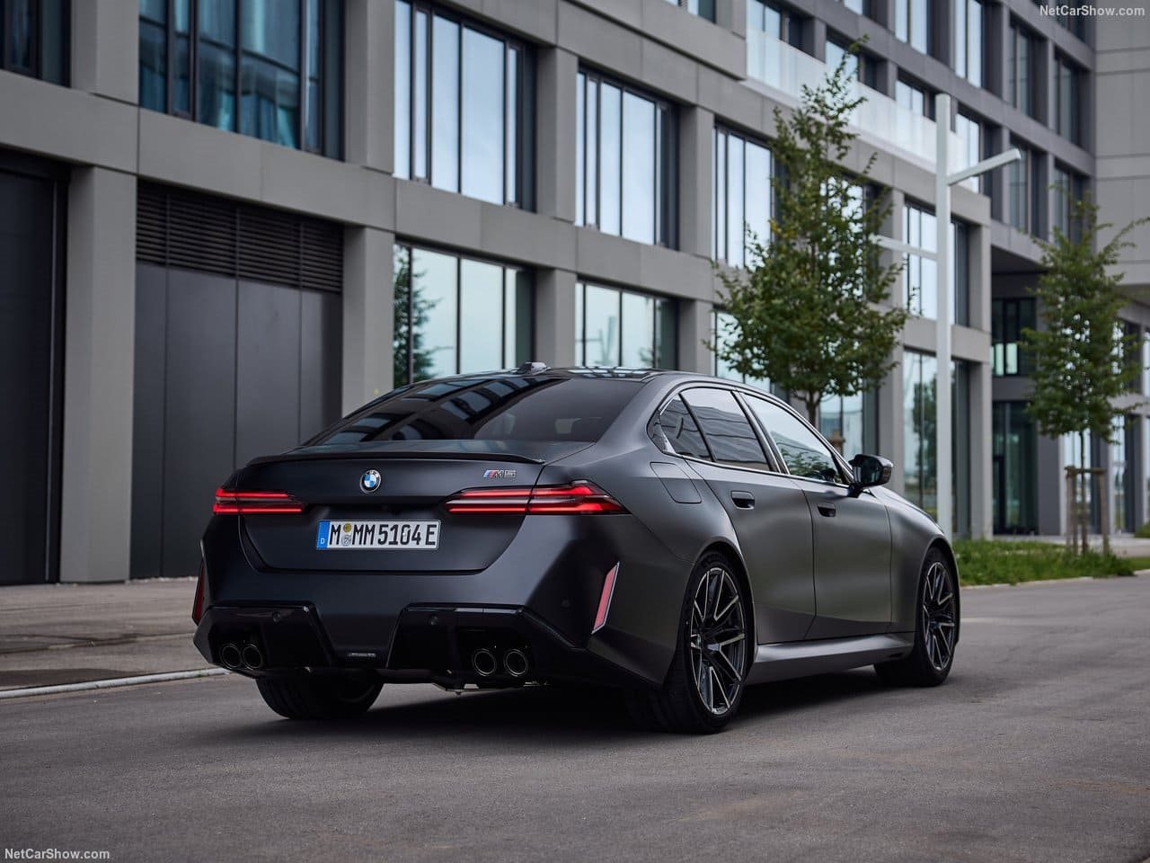 2025 - BMW M5 SEDAN FROZEN BLACK, foto 37